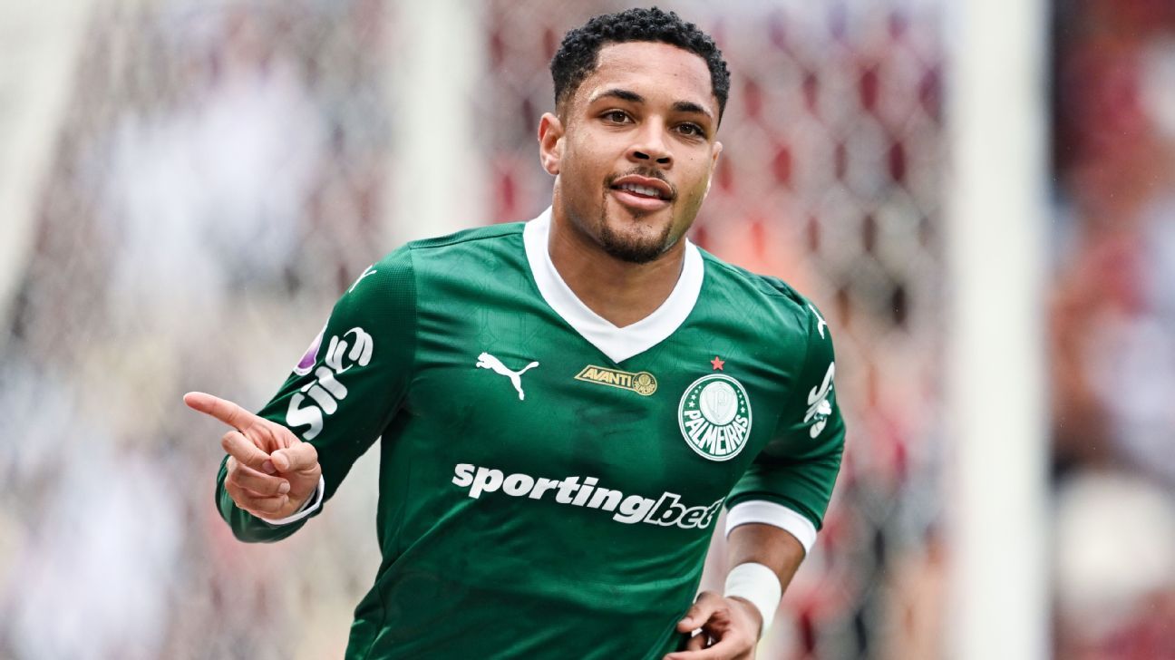 Vitor Roque na mira do Manchester United? O que sabemos sobre possível investida por atacante do Palmeiras