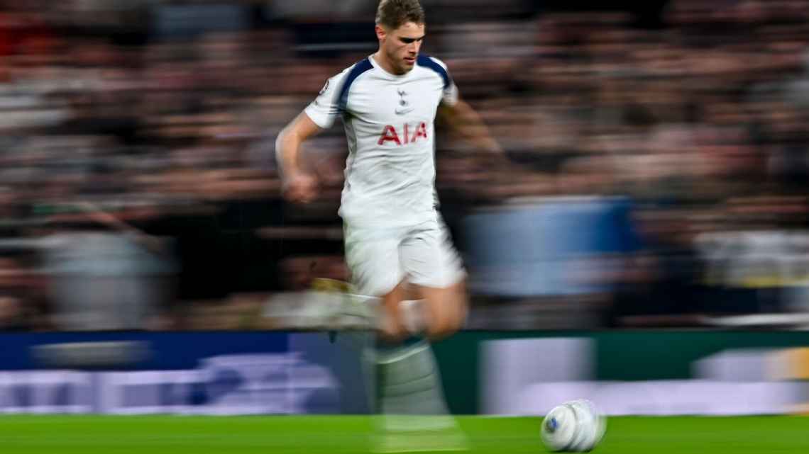 Siguiendo la línea de Messi: el gol de Micky van de Ven da un impulso oportuno al Tottenham. Siguiendo la línea de Messi: el gol de Micky van de Ven da un impulso oportuno al Tottenham.
