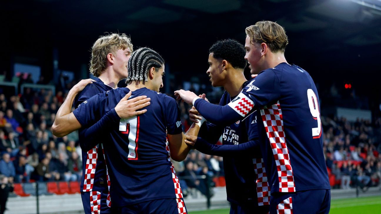 Jong PSV ontsnapt op bezoek bij Helmond Sport en passeert Roda JC