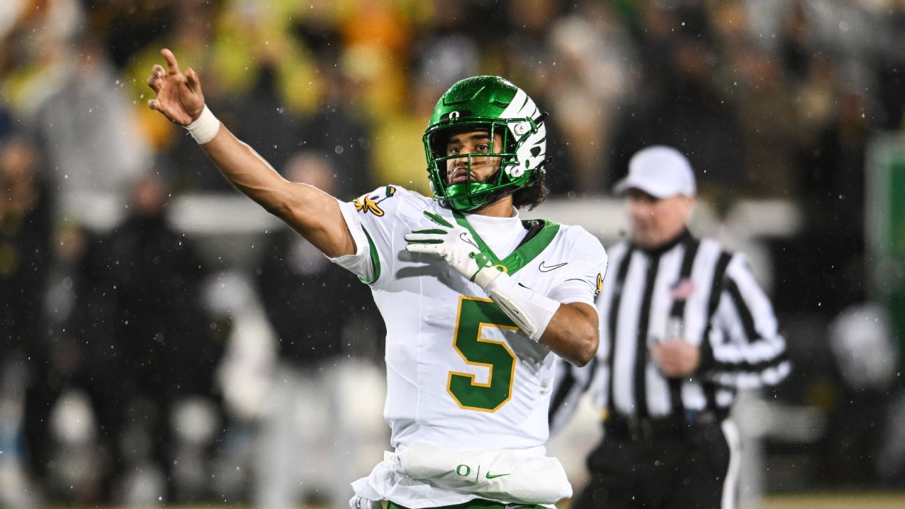 No. 9 Ducks save CFP hopes with last-second FG
