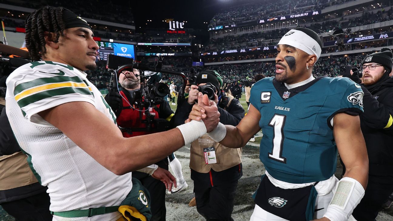Jalen Hurts (1) y los Eagles superaron a Jordan Love y los Packers en ambos encuentros la temporada pasada.