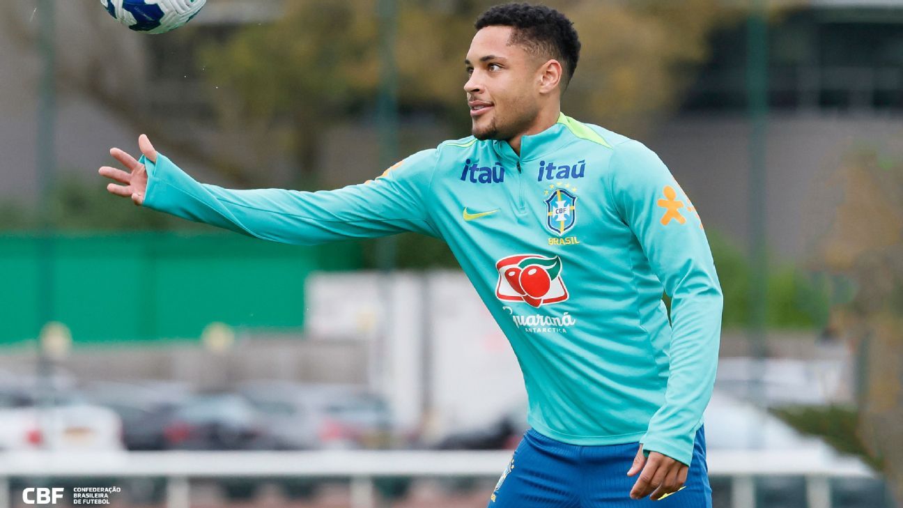 Vitor Roque relata 'drama' na chegada ao Palmeiras e credita melhora a Abel Ferreira, mas admite sonho de voltar à Europa