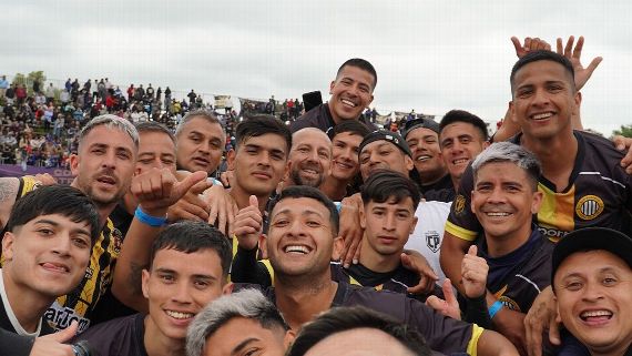 San Alberto celebrates a goal