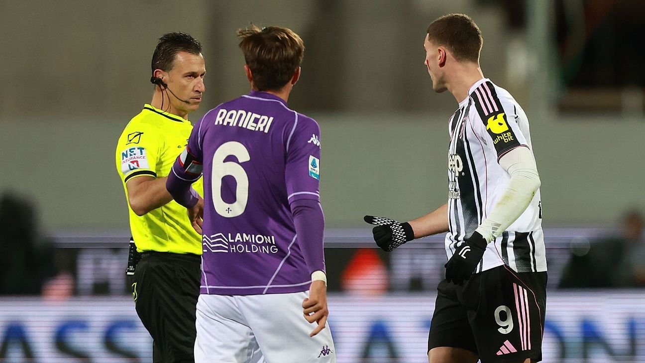 Fiorentina vs Juventus: Partido Suspendido por Cantos Racistas a Vlahovic 2 Partido de la Fiorentina contra la Juventus se detuvo por cánticos discriminatorios dirigidos al delantero de la Juventus, Dusan Vlahovic.