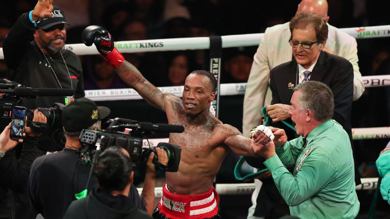 O'Shaquie Foster routs Emanuel Navarrete to unify titles 