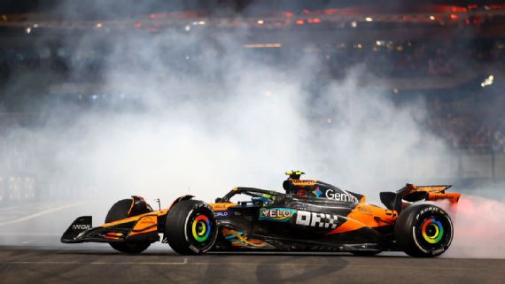 Lando Norris celebra il titolo ad Abu Dhabi