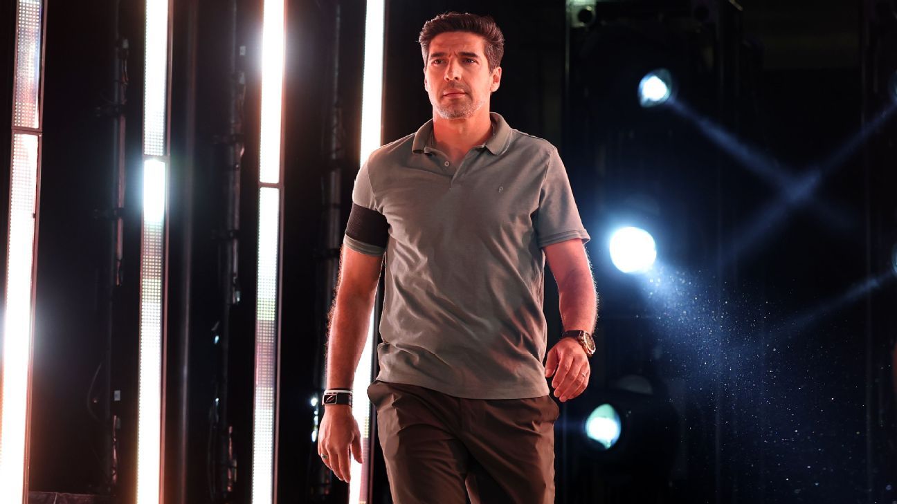 Bastidores da renovação: Abel assina com o Palmeiras antes de viajar, mas recusa propostas sedutoras