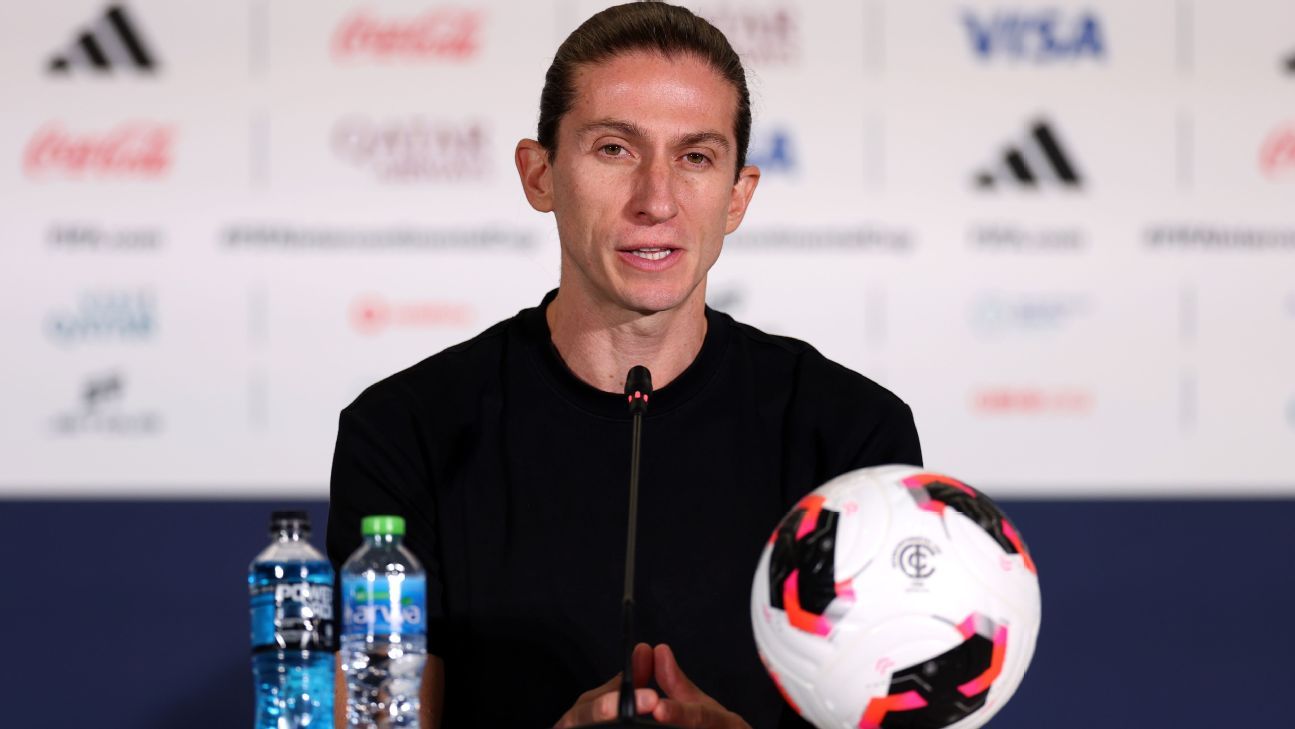 Filipe Luís contesta críticas sobre gramado em partida intercontinental e realça foco no jogo do Flamengo