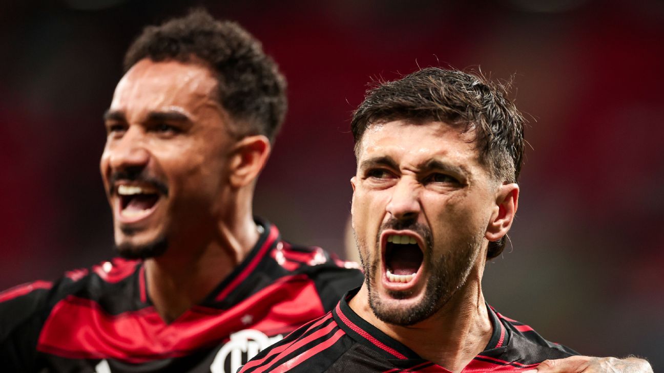 Arrascaeta brilha com assistências, Flamengo se classifica e aguarda PSG na final do Mundial