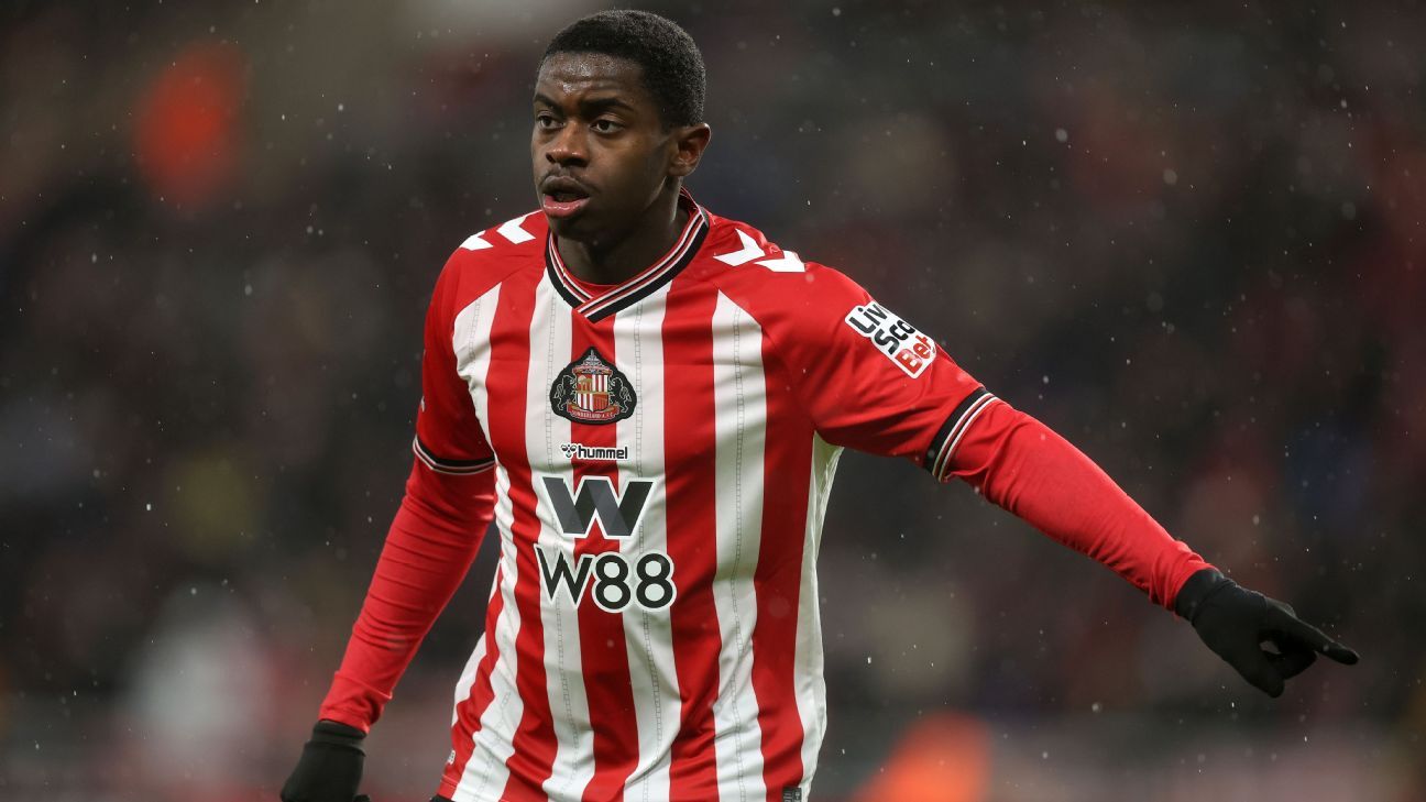 Transfer rumors, news: Chelsea, Man United pushing to sign Sunderland's Sadiki