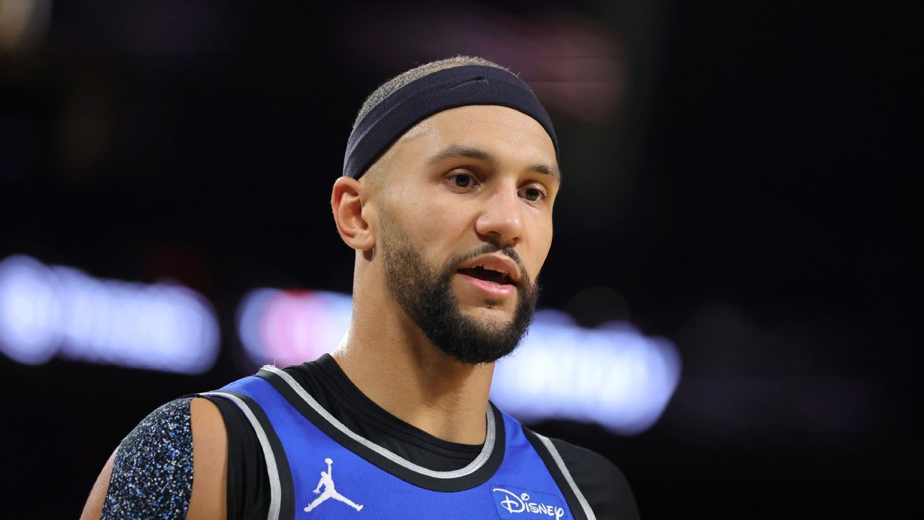 Magic's Suggs awaits tests after injuring left hip