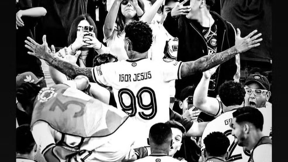 Igor Jesus provoca o Flamengo com foto de gol no Mundial, à frente de ex-estrela do PSG