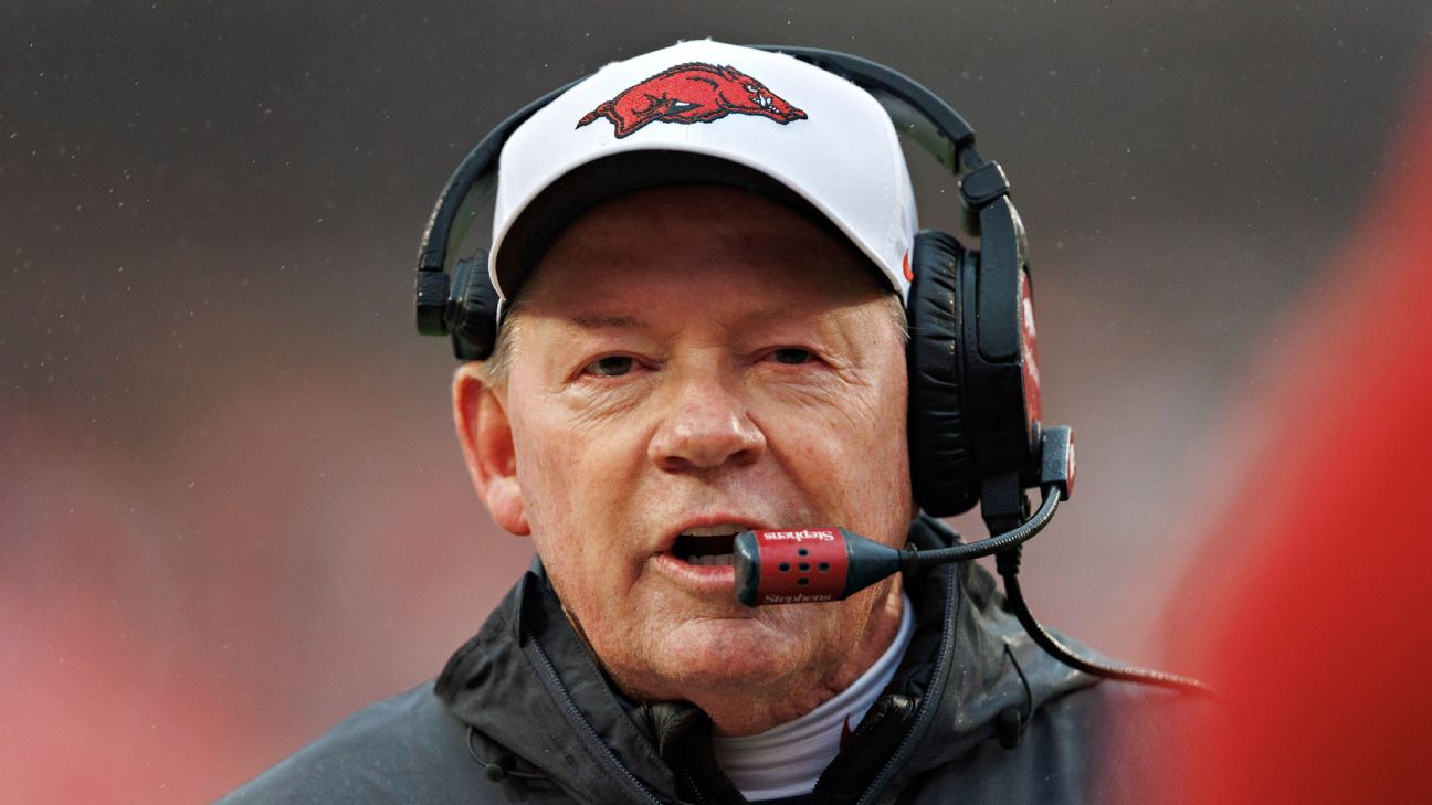 Sources: UNC works toward hiring Petrino as OC
