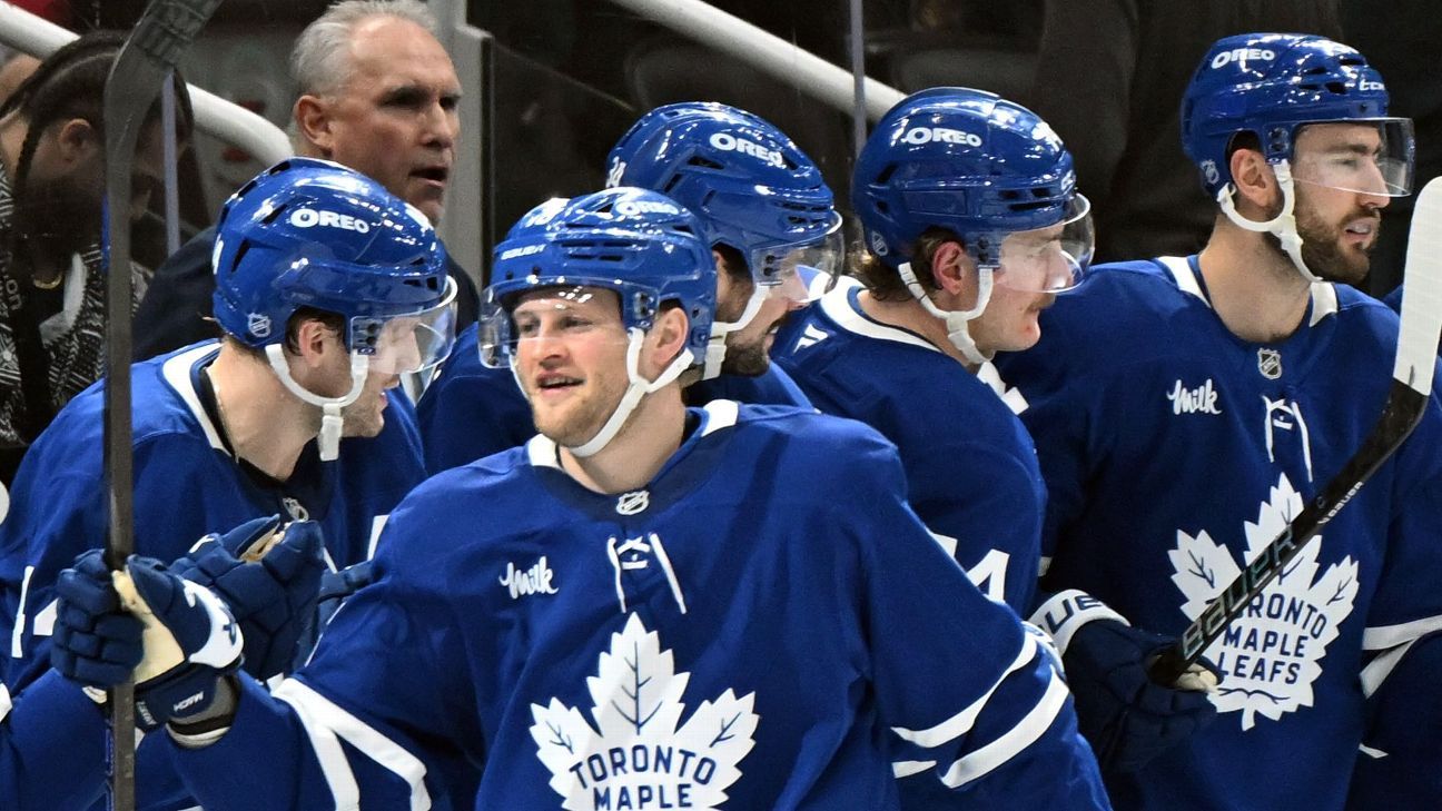 Treliving backs Berube, Maple Leafs end skid at 3