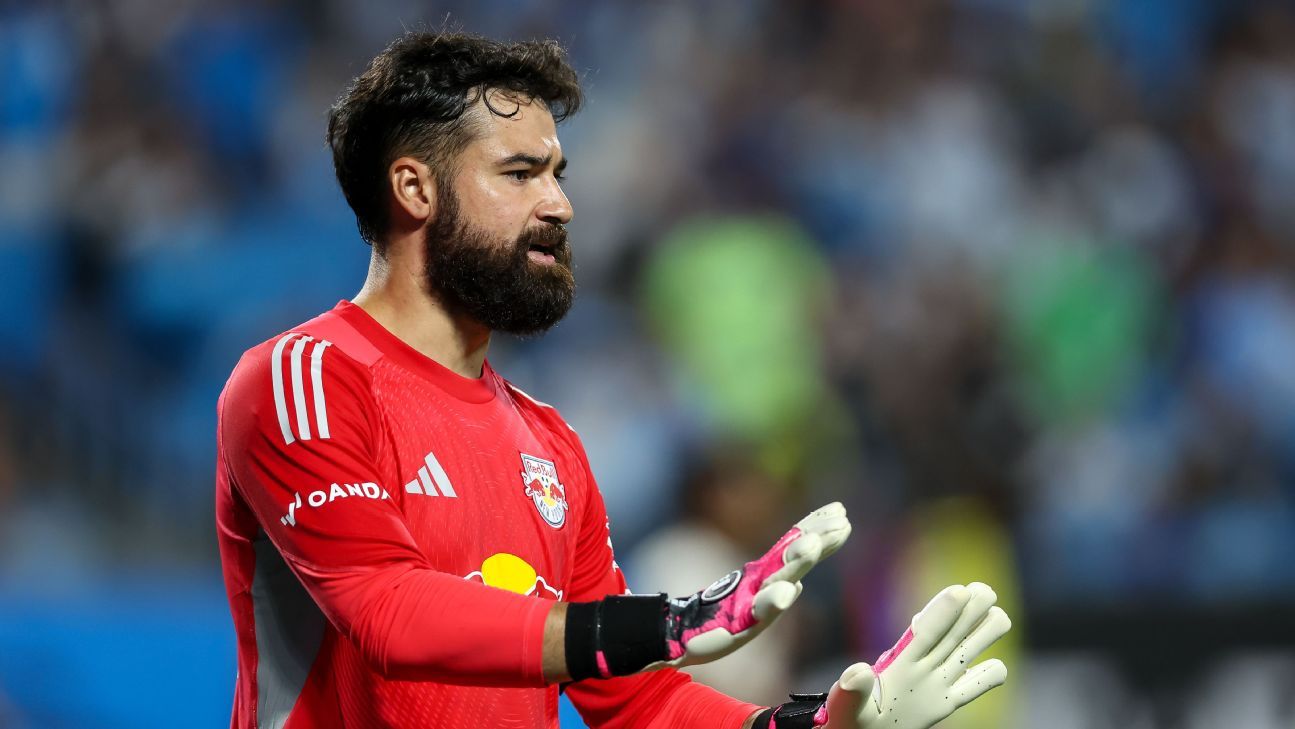 Carlos Coronel escolhe o São Paulo e projeta disputa por titularidade