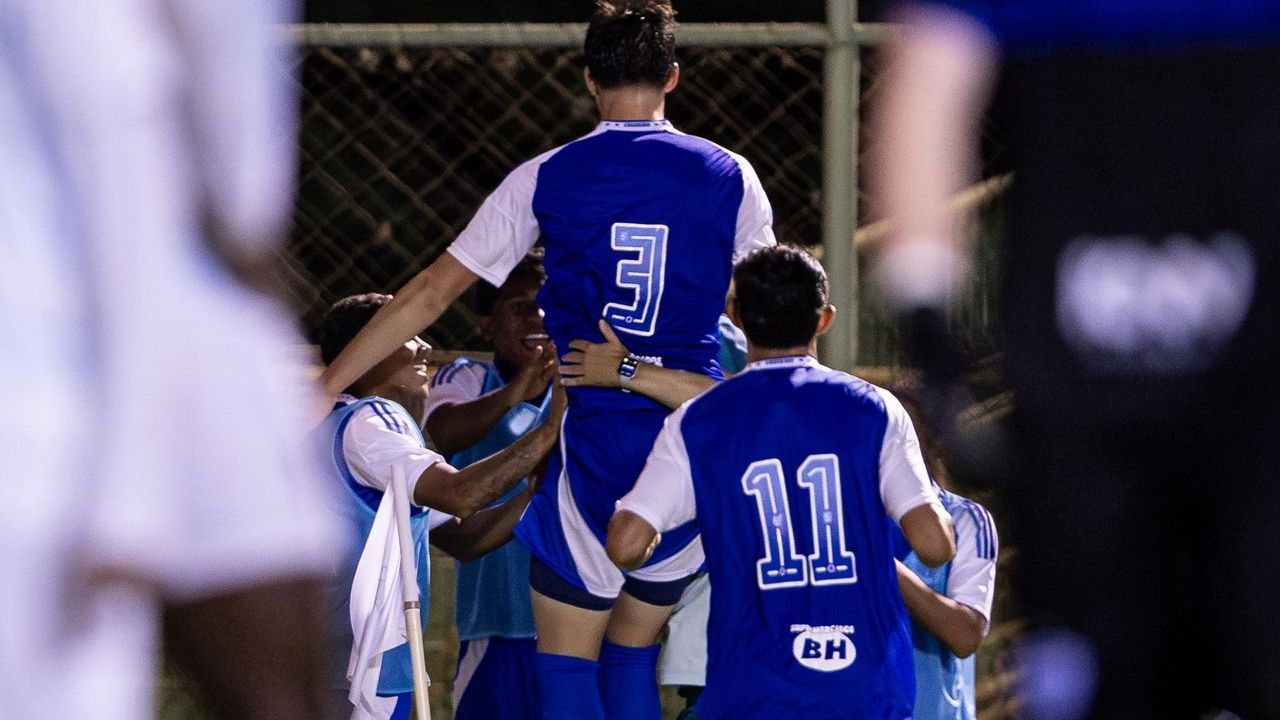 Cruzeiro supera Meia Noite e garante vaga nas oitavas da Copinha