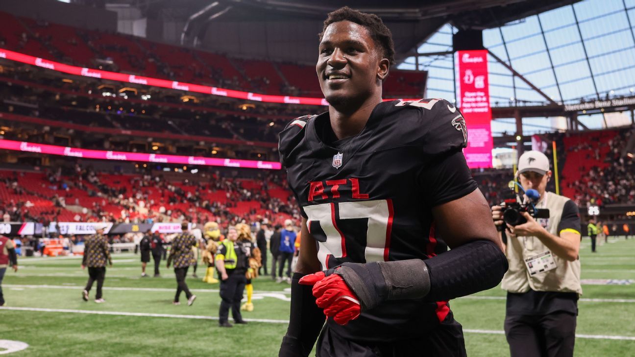 Falcons rookie Pearce arrested on battery charges