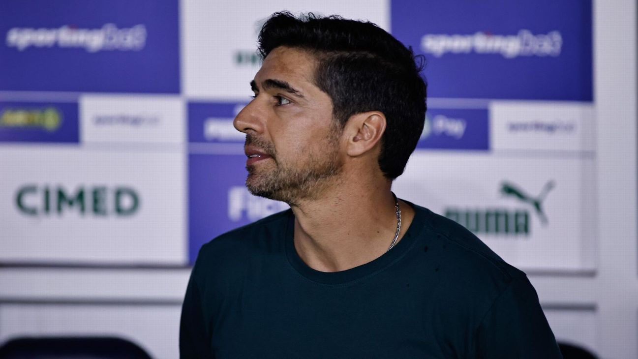 Abel evita falar de reforços e alerta sobre risco de lesões no Palmeiras