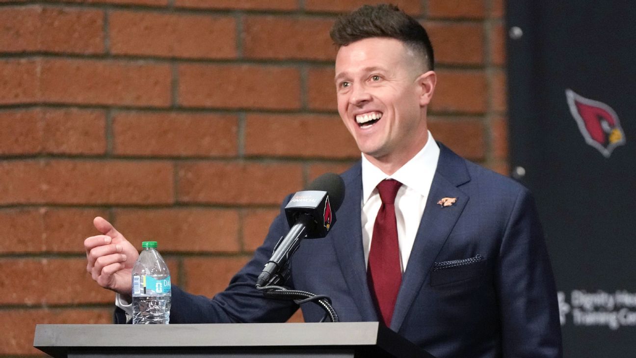 Cards' LaFleur to call plays as QB decision looms