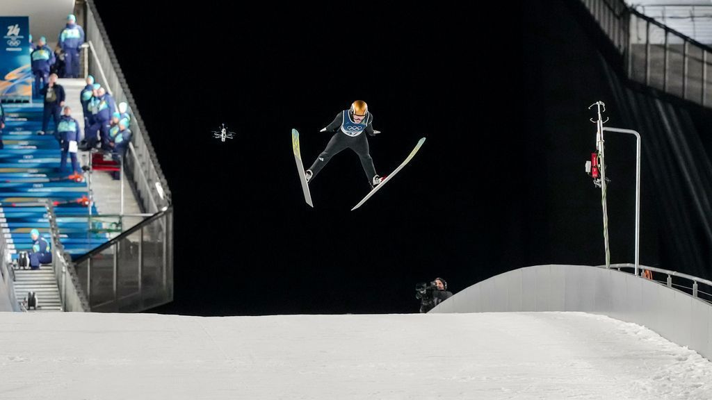 Stroem wins gold for Norway in ski jumping