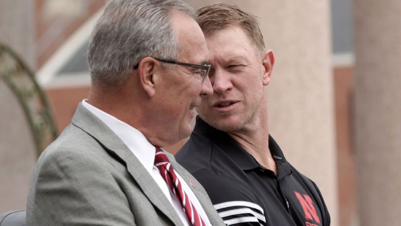 Ex-Nebraska AD Moos: Wanted Kelly, not Frost
