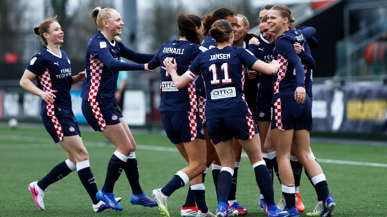 PSV Vrouwen slaat na comeback van AZ alsnog toe in Alkmaar