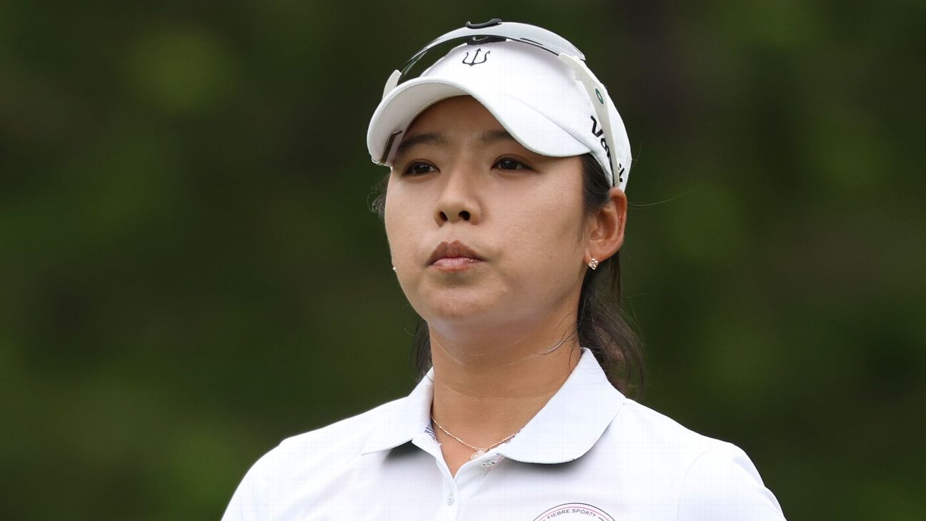 Lee navigates wild round to lead LPGA in China