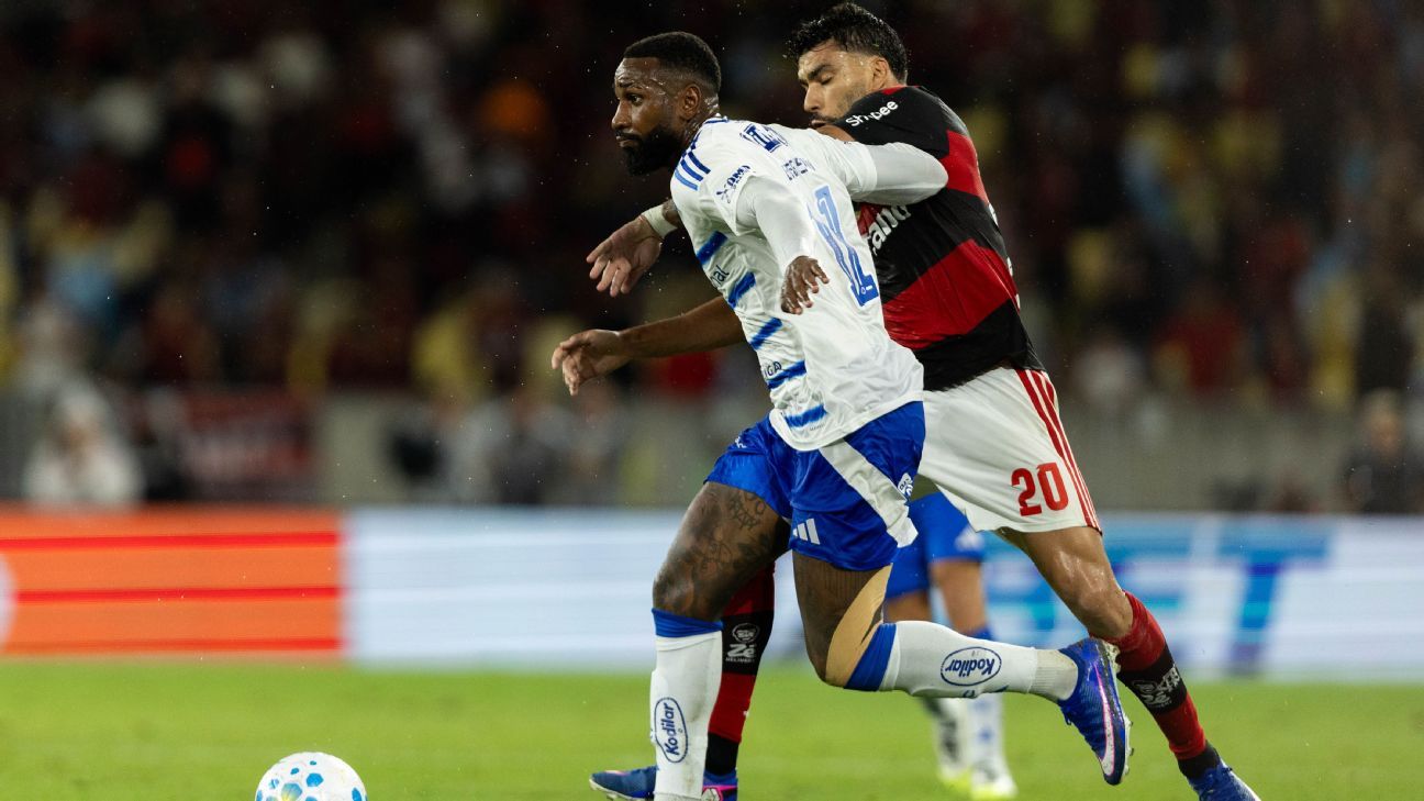 Chamado de 'mercenário' pela torcida do Flamengo, Gerson dispara em saída do Maracanã: 'Vou falar umas coisinhas...'