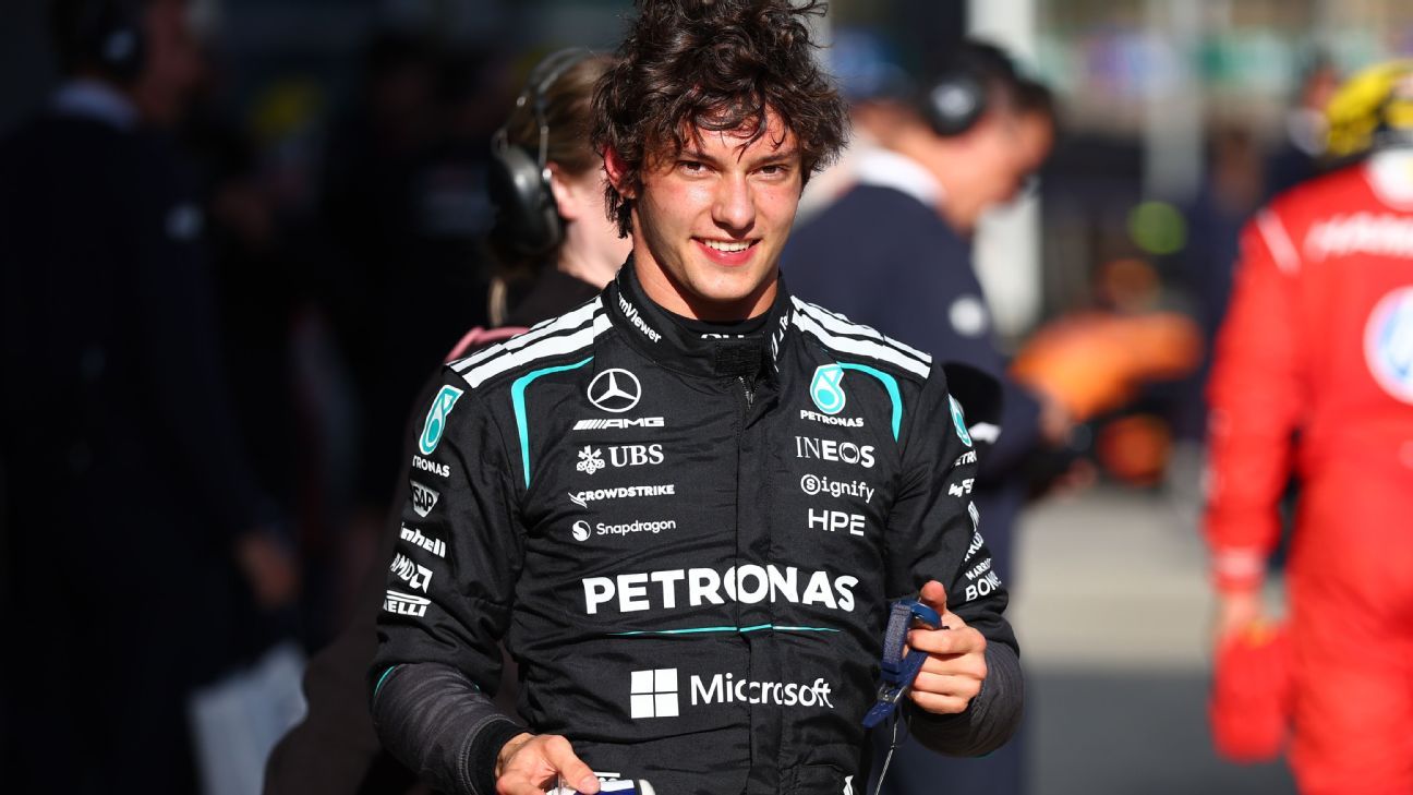 Antonelli breaks F1 record with Chinese GP pole