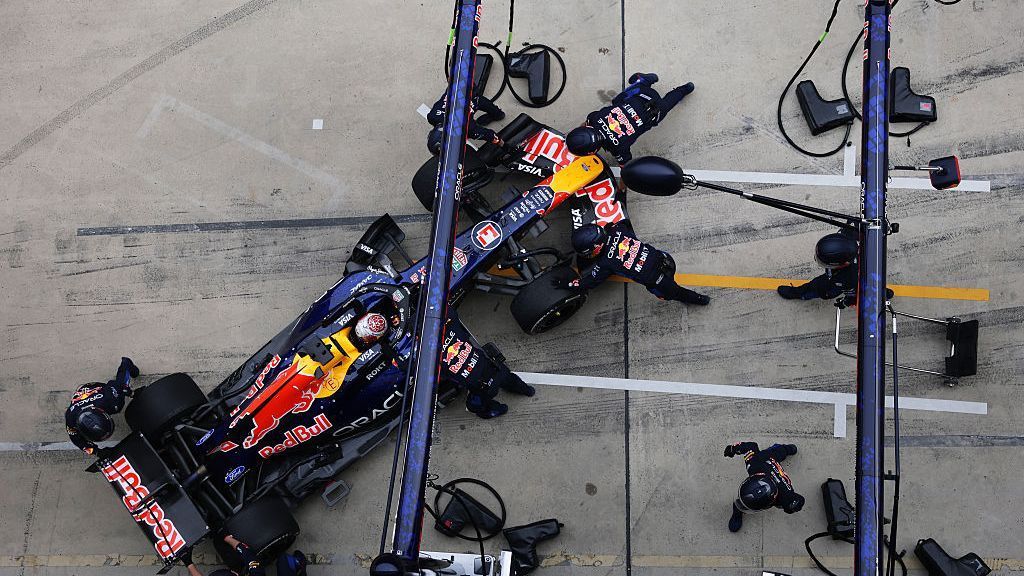 Chinese Grand Prix: Max Verstappen retires after Red Bull loses power