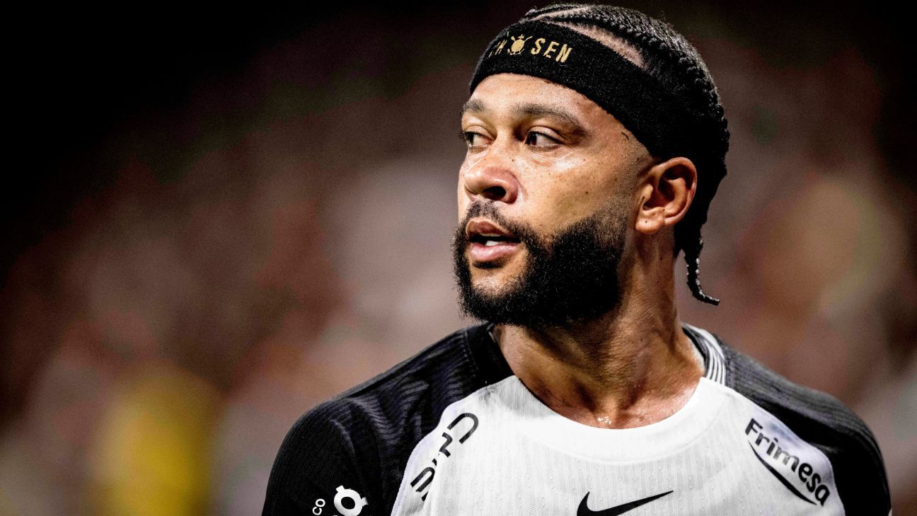 Neto perde paciência e dispara contra Memphis Depay: 'Entrega a chave e as dívidas também'