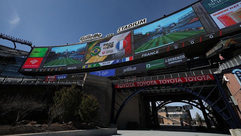 Estádio de Brasil x França tem estátua de Brady, souvenir do Corinthians e mais vagas de estacionamento que Boston inteira