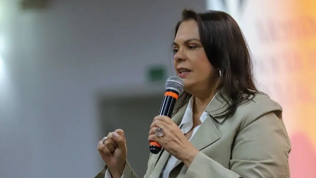 Mara Casares e Douglas Schwartzmann são expulsos do São Paulo