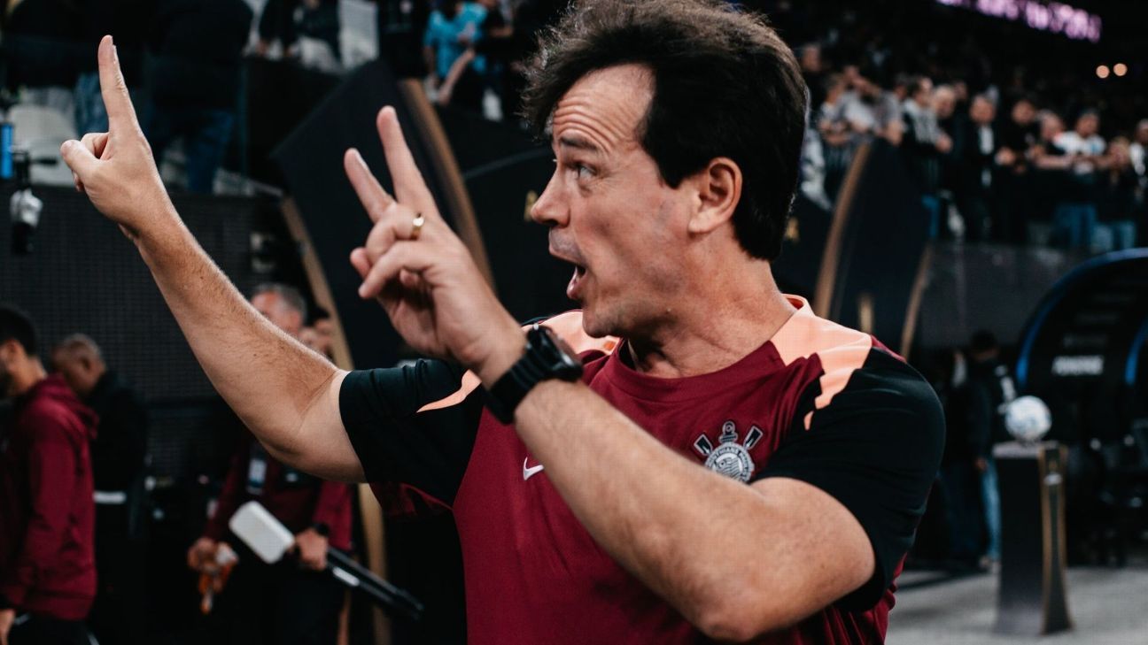 Diniz faz defesa pública de André após expulsão contra Palmeiras por gesto obsceno: 'Menino que é bom proteger'