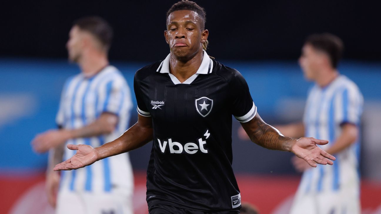 Zenit faz oferta para tirar Danilo do Botafogo, e dívida antiga pode entrar no negócio; entenda bastidores