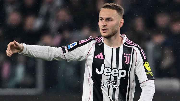 Rumor Transfer, Berita: Man United Incar Gelandang Juventus