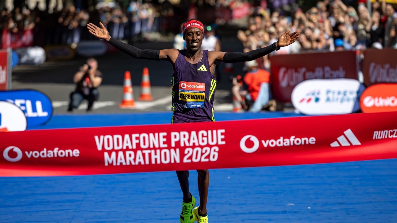 Tsegu pulls away late to win Prague marathon
