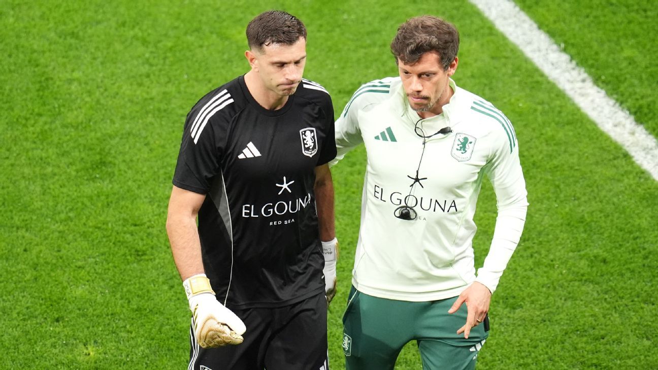 Martínez played Europa League final with broken finger