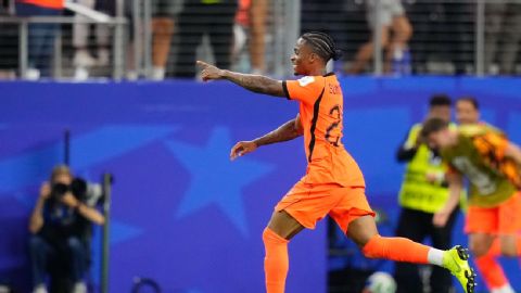 Transfer rumors, news: PSG to compete with Man Uni.
