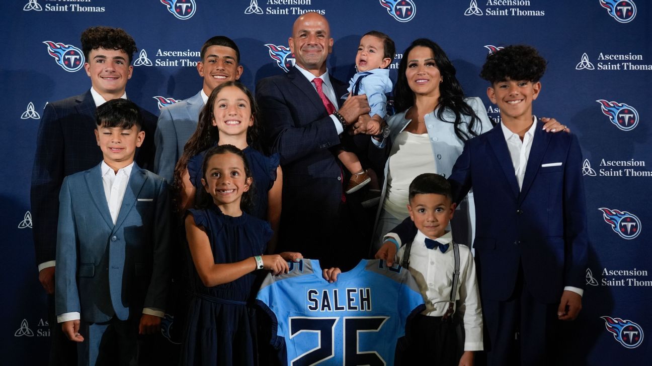 'Look at my son': How Titans' Robert Saleh is living his father's dream as an NFL head coach