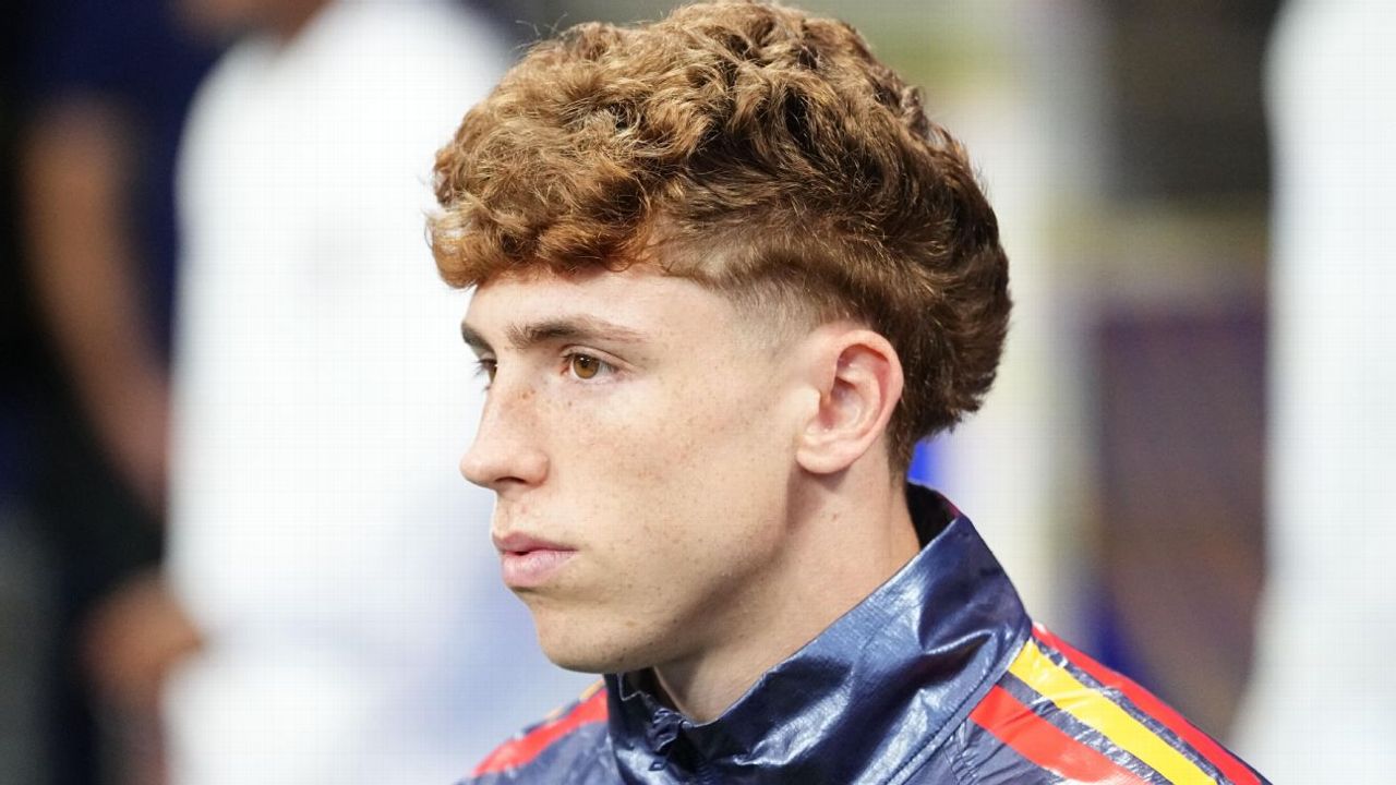 Liverpool complete signing of Spain's Muñoz