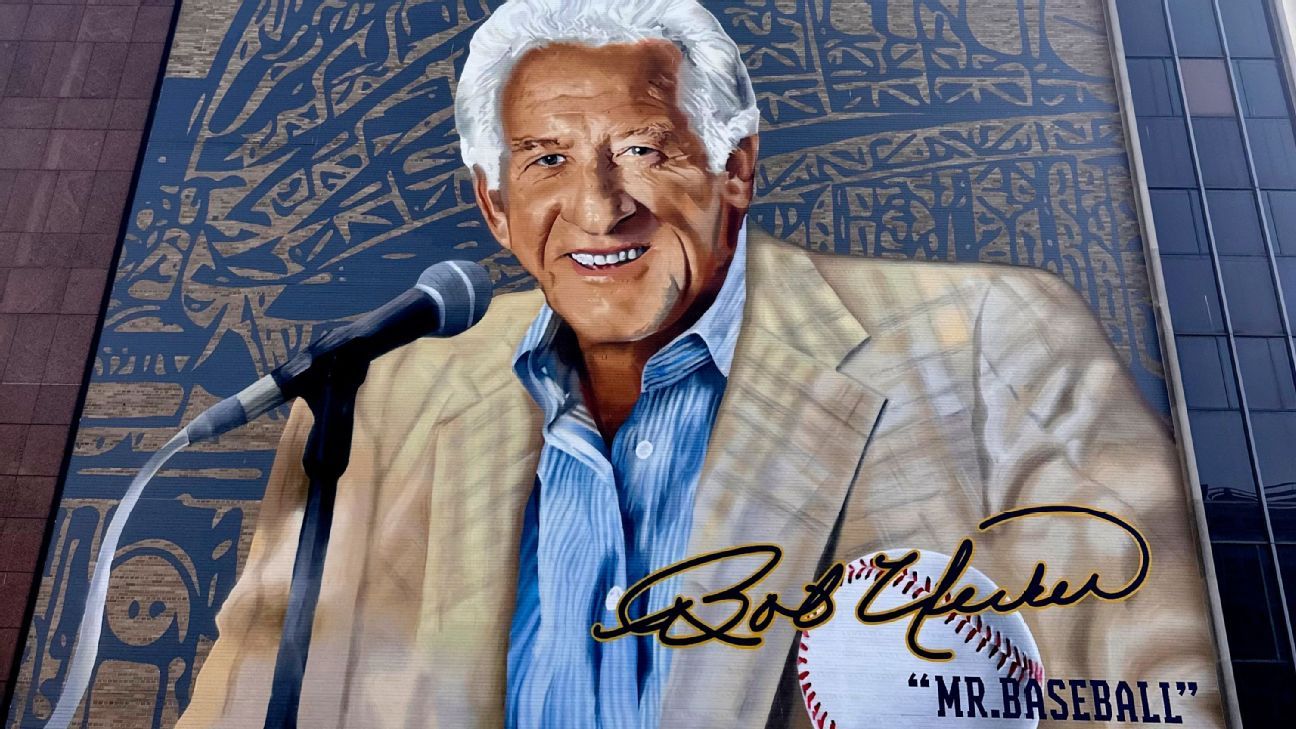 Milwaukee honors Uecker with 80x100-foot mural