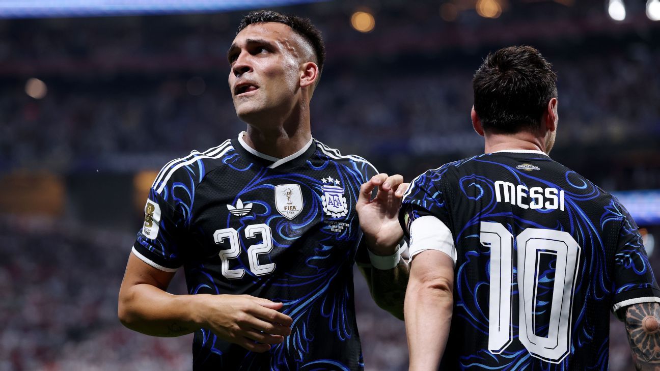 Argentina stun England with two late goals to adva...