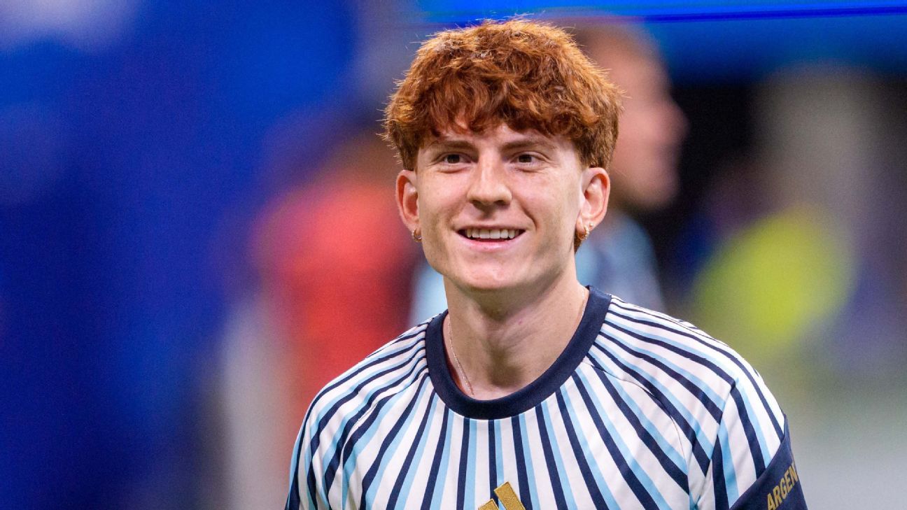 Argentina's Barco joins Chelsea from Strasbourg