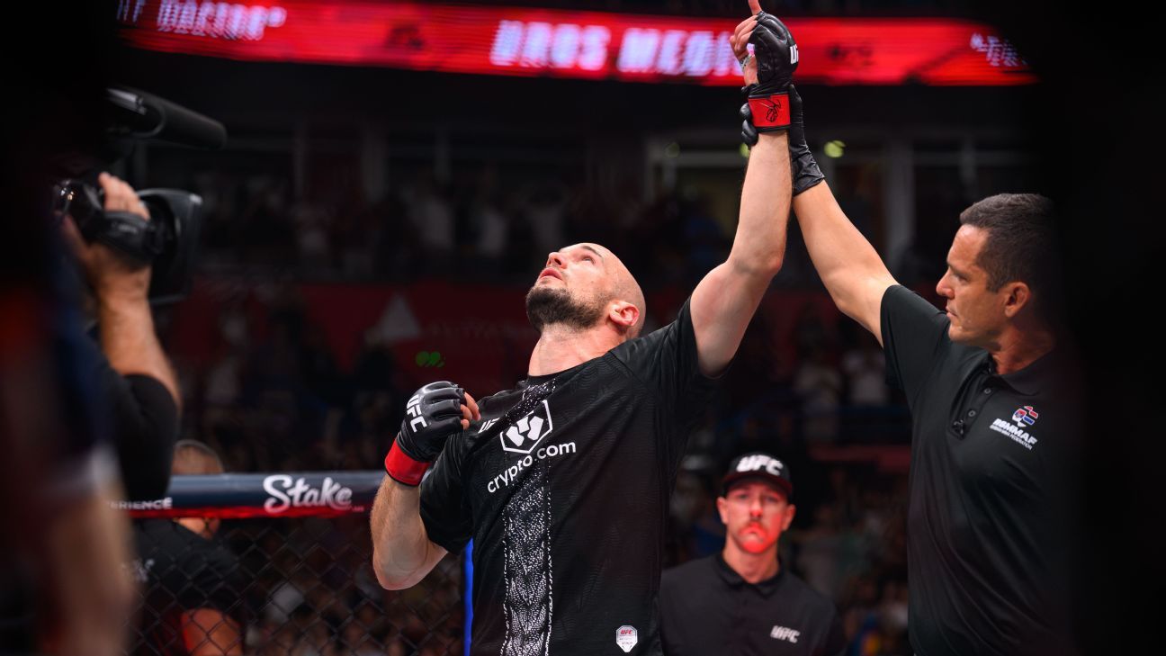 Uros Medic encerra noite histórica do UFC com nocaute técnico em 30 segundos