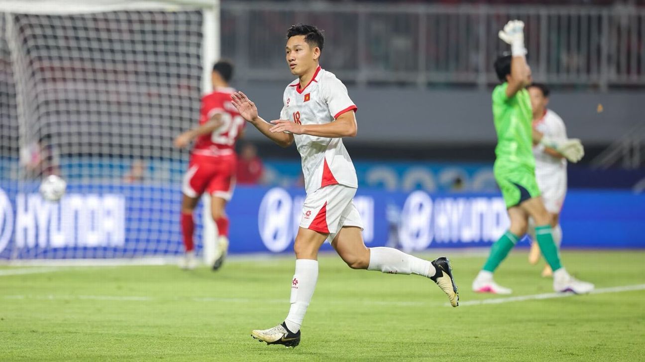Vietnam regain control of ASEAN Championship Group A with stunning win over Indonesia