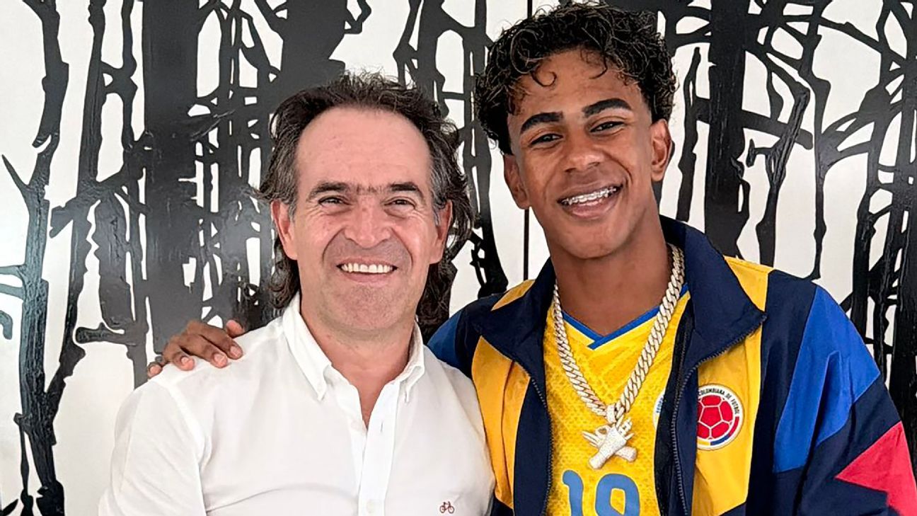 Lamine Yamal canta junto a Ryan Castro con la camiseta de Colombia