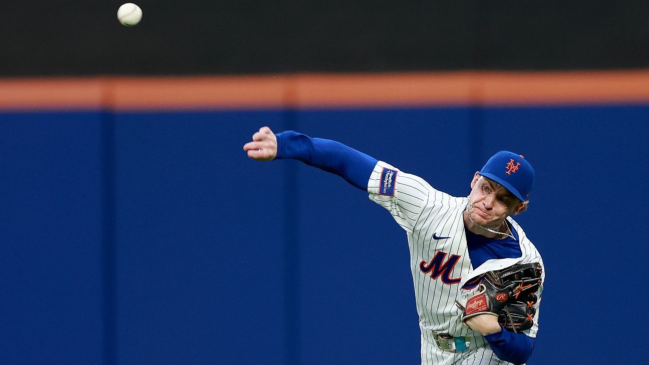 Mets' Benge throws out two Padres in row at home