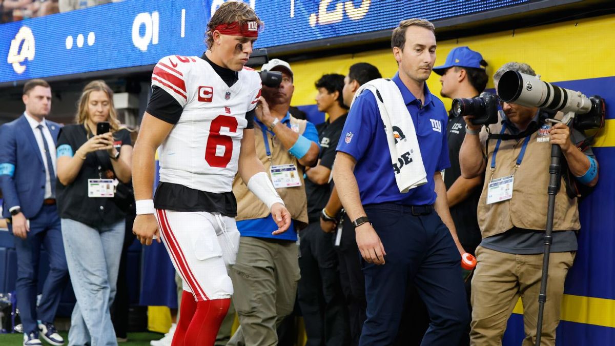 Giants QB Dart limps off field with knee injury, ruled out of MNF