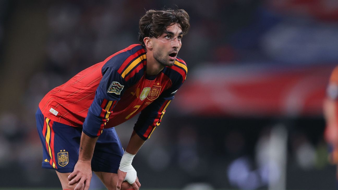 Torres forced out of Spain squad; Madrid's Espí gets 1st call-up